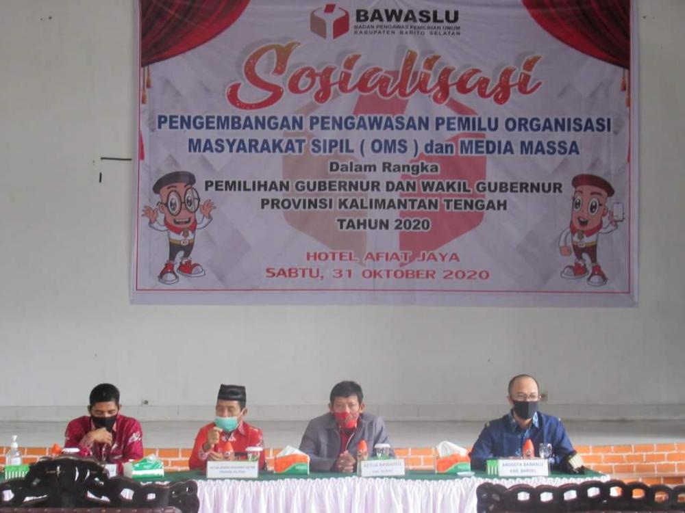 Kegiatan sosialisasi pengembangan pengawasan pemilu bagi organisasi masyarakat sipil (OMS) dan media massa