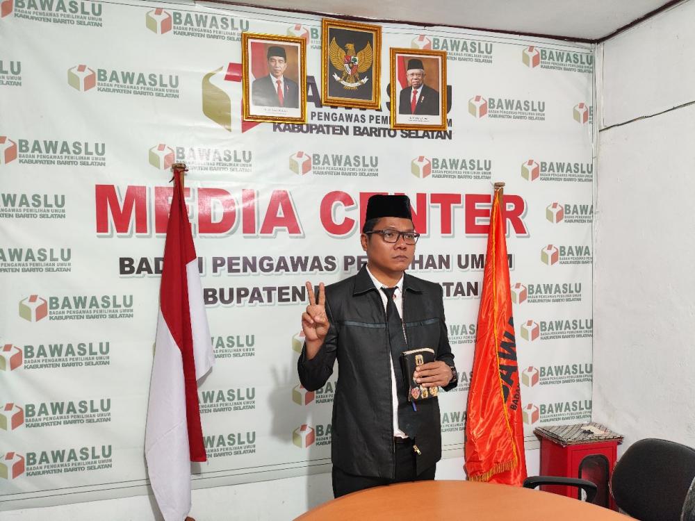 Pelantikan PAW Anggota Bawaslu Kabupaten Barito Selatan Akhir Periode 2018 - 2023
