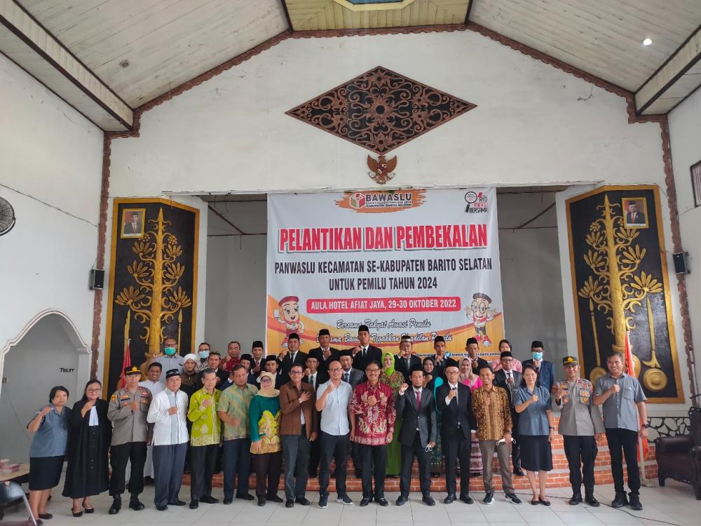 Bawaslu Kabupaten Barito Selatan Lantik 18 Anggota Panwaslu Kacamatan Se-Kabupaten Barito Selatan
