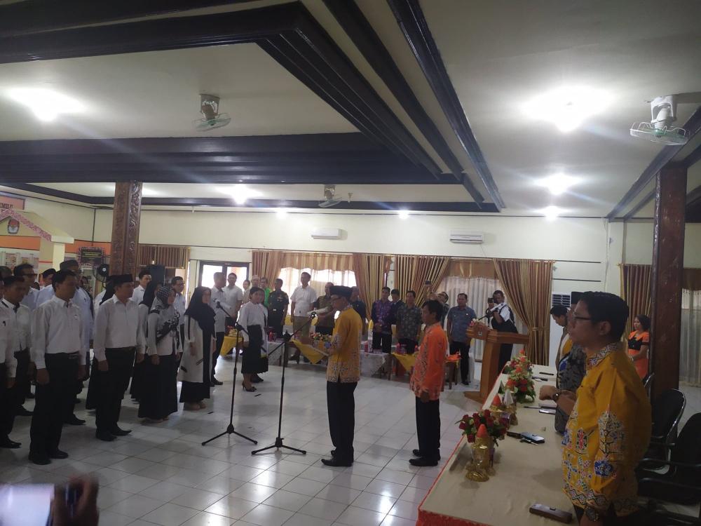 PELANTIKAN DAN PENGAMBILAN SUMPAH/JANJI PANITIA PEMILIHAN KECAMATAN (PPK)