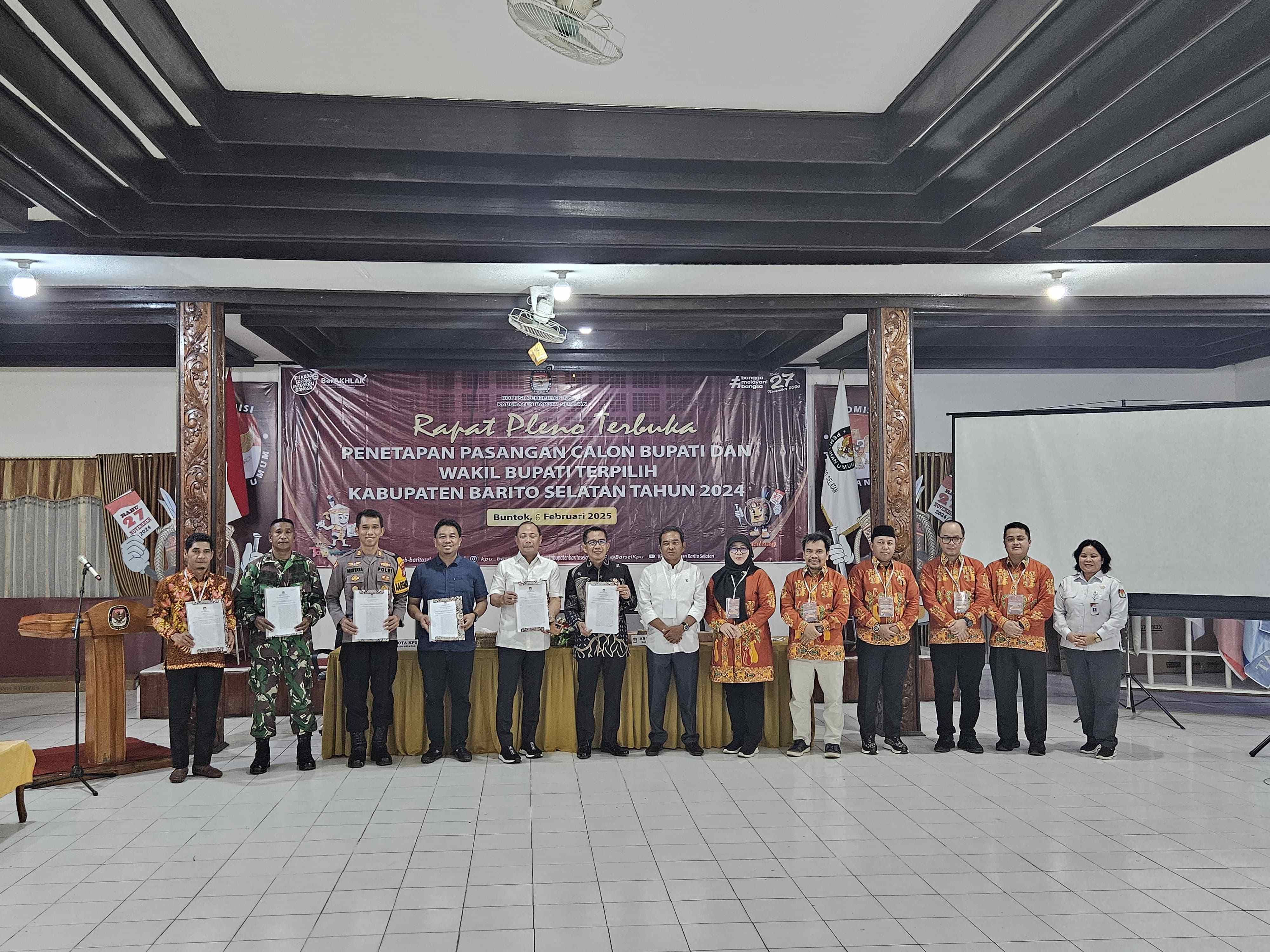 Ketua Bawaslu Barsel Awasi Langsung Rapat Pleno Terbuka Penetapan Pasangan Calon Bupati dan Wakil Bupati Terpilih Kabupaten Barito Selatan Tahun 2024
