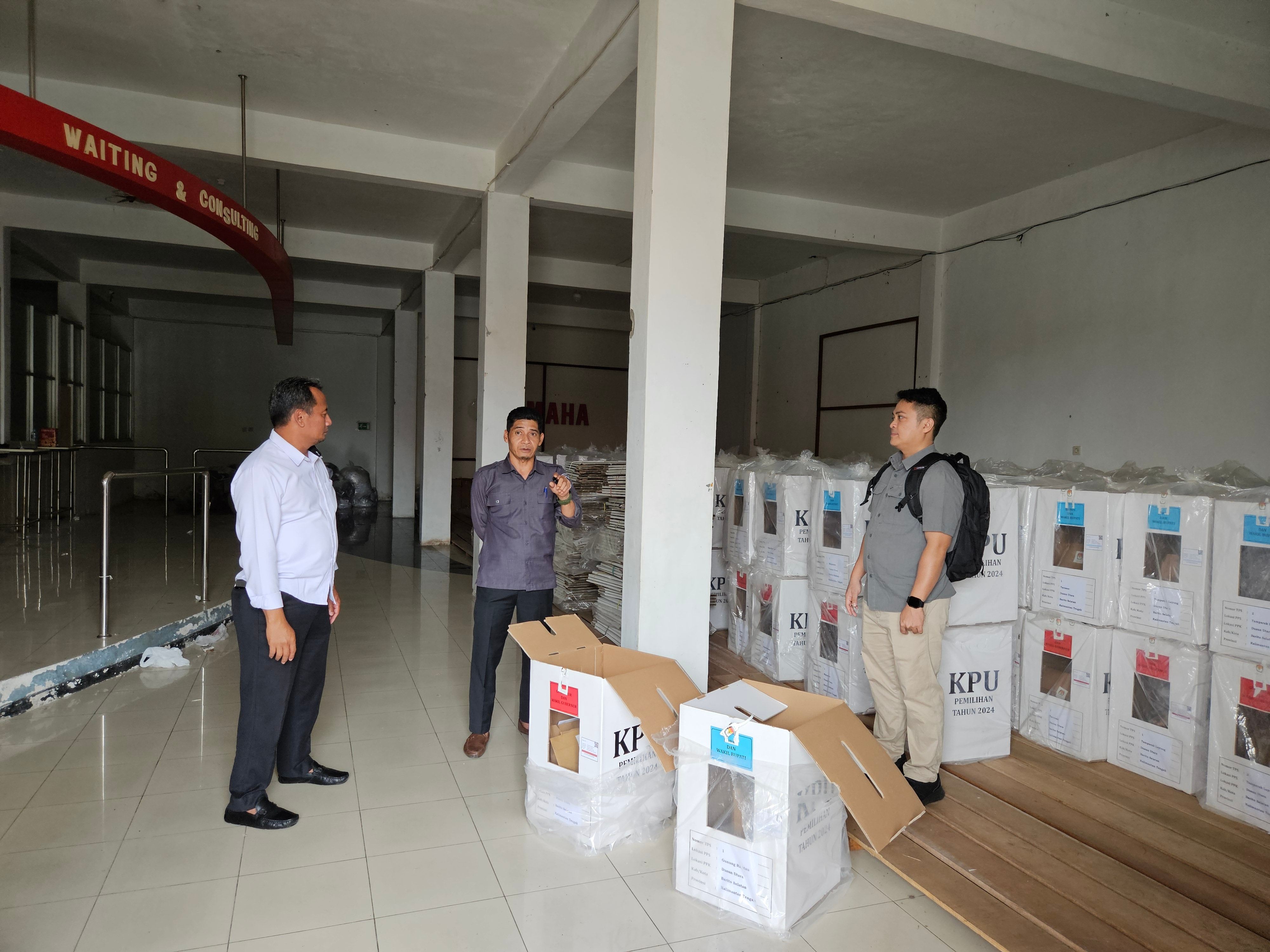 Pengawasan Pembongkaran dan Pengosongan Kotak Suara di Gudang 1 dan Gedung 2 KPU Kabupaten Barito Selatan.