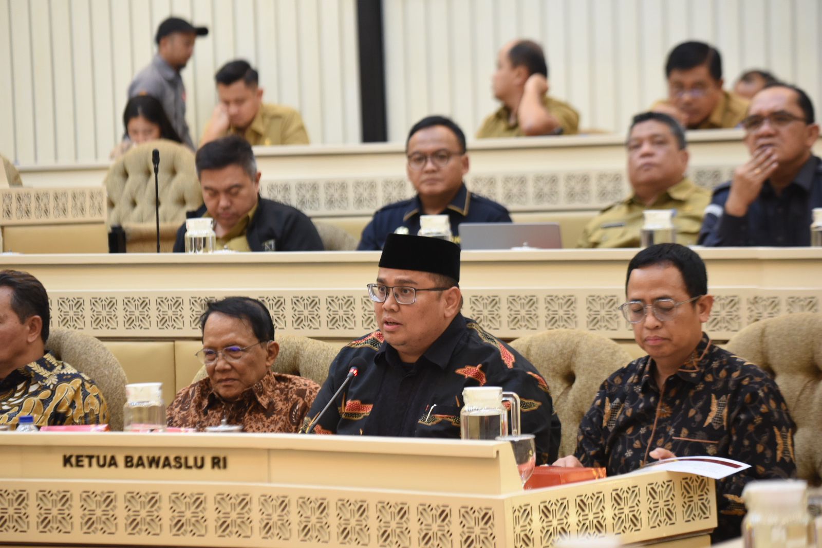 Evaluasi pengawasan Pemilihan 2024 dalam rapat dengar pendapat (RDP) bersama Komisi II DPR, KPU, DKPP, dan Pemerintah, di Gedung MPR/DPR Senayan, Jakarta, Senin (3/02/2025).