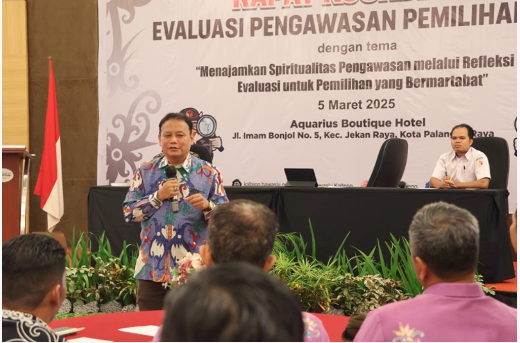 Hadir Abhan sebagai narasumber kegiatan Rakor Evaluasi Pengawasan Pemilihan 2024 yang di selenggarakan oleh Bawaslu Kalteng di Aquarius Boutique Hotel Palangka Raya, Rabu (5/3/2025). Foto : Danny Tri
