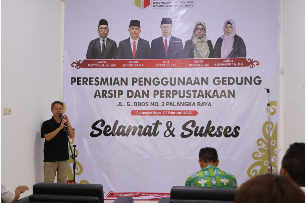 Ketua Bawaslu Kalimantan Tengah, Satriadi, resmikan langsung Gedung Arsip dan Perpustakaan, Palangka Raya, Jumat (7/2/2025). Foto : Danny (Humas Bawaslu Kalteng)