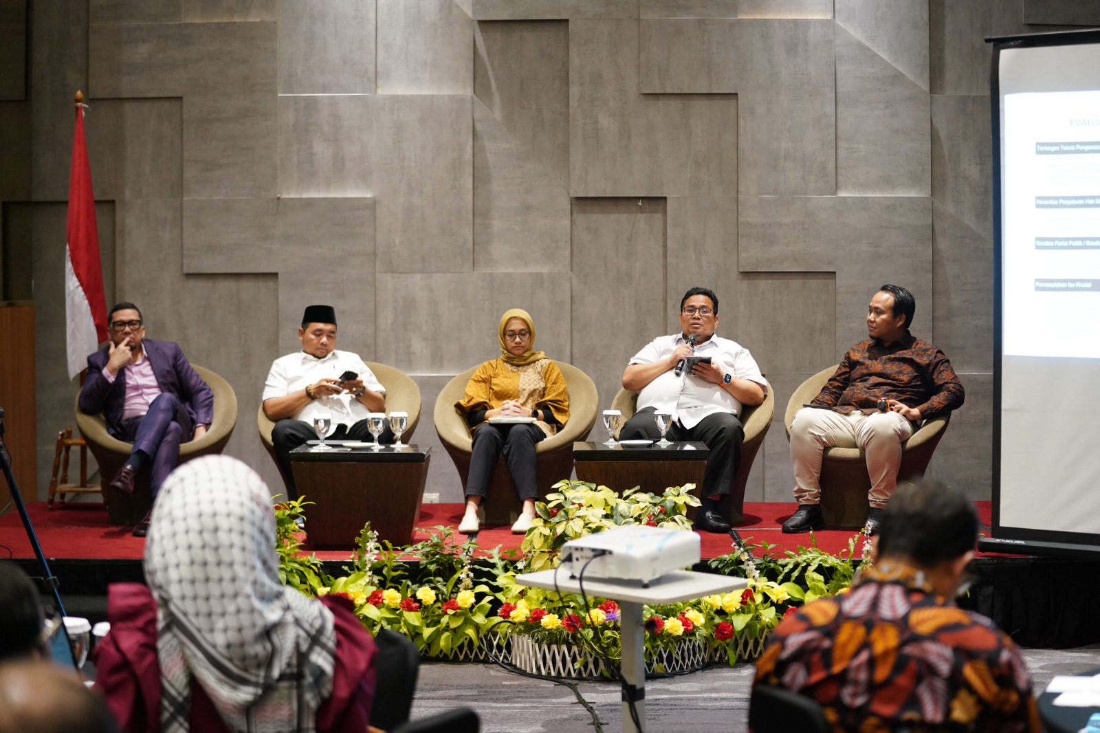Ketua Bawaslu Rahmat Bagja saat pemaparan dalam Diskusi Media yang diselenggarakan oleh Perkumpulan untuk Pemilu dan Demokrasi (Perludem), Rabu (20/8/2025)/Foto: Publikasi dan Pemberitaan Bawaslu
