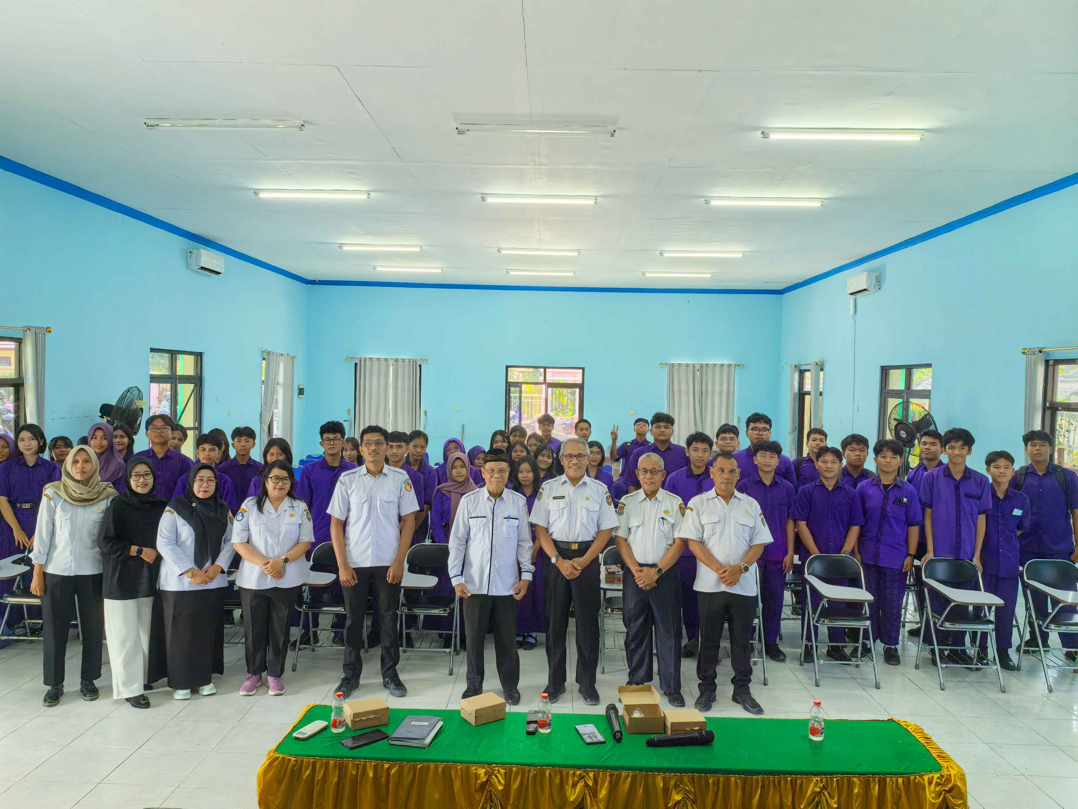 Foto bersama kegiatan konsolidasi demokrasi dan pengawasan partisipatif di SMAN 1 Buntok. Rabu (29/07/2026)