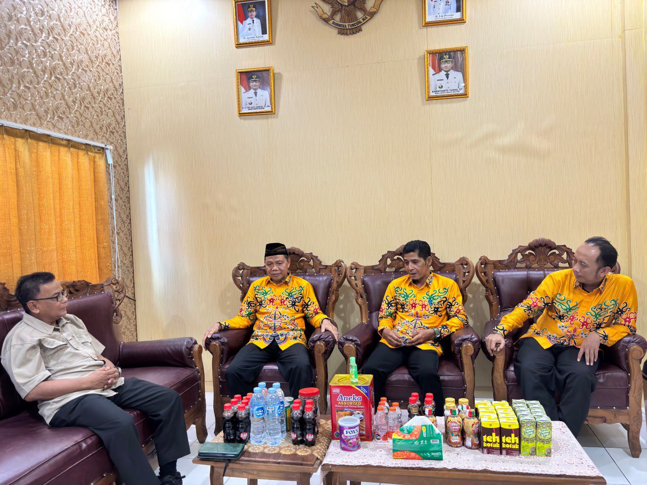 Foto Konsolidasi  Demokrasi  Bawaslu Kabupaten  Barito  Selatan Dengan Pemerintah  Daerah  Di Kantor  Sekretariat  Daerah  Kabupaten  Barito  Selatan. Kamis (21/05/2026)