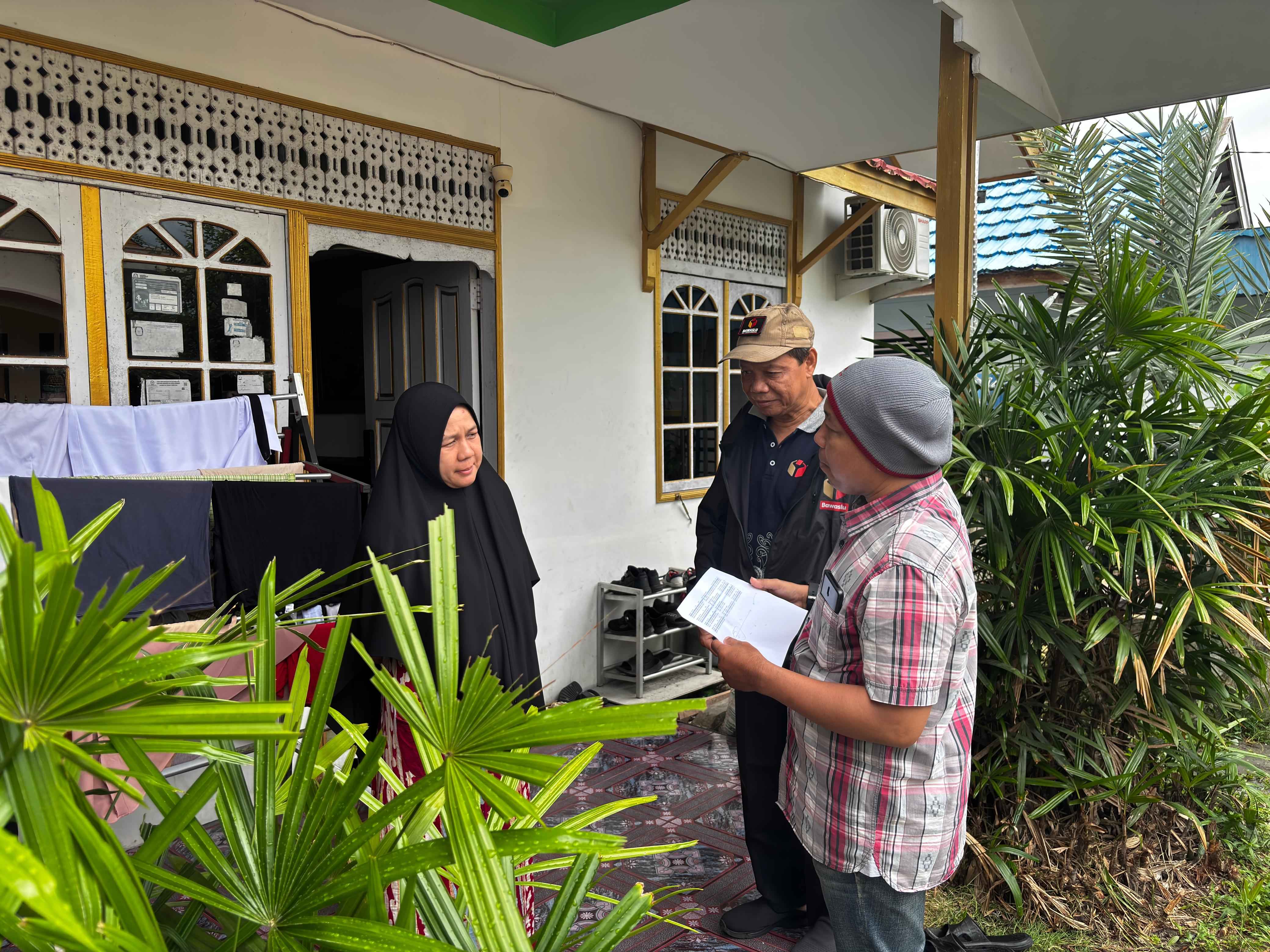 Foto pengawasan melekat terhadap pencocokan dan penelitian terbatas (coktas) Pemutakhiran Data Pemilih Berkelanjutan (PDPB) pemilih luar negeri. Kamis (30/4/2026).