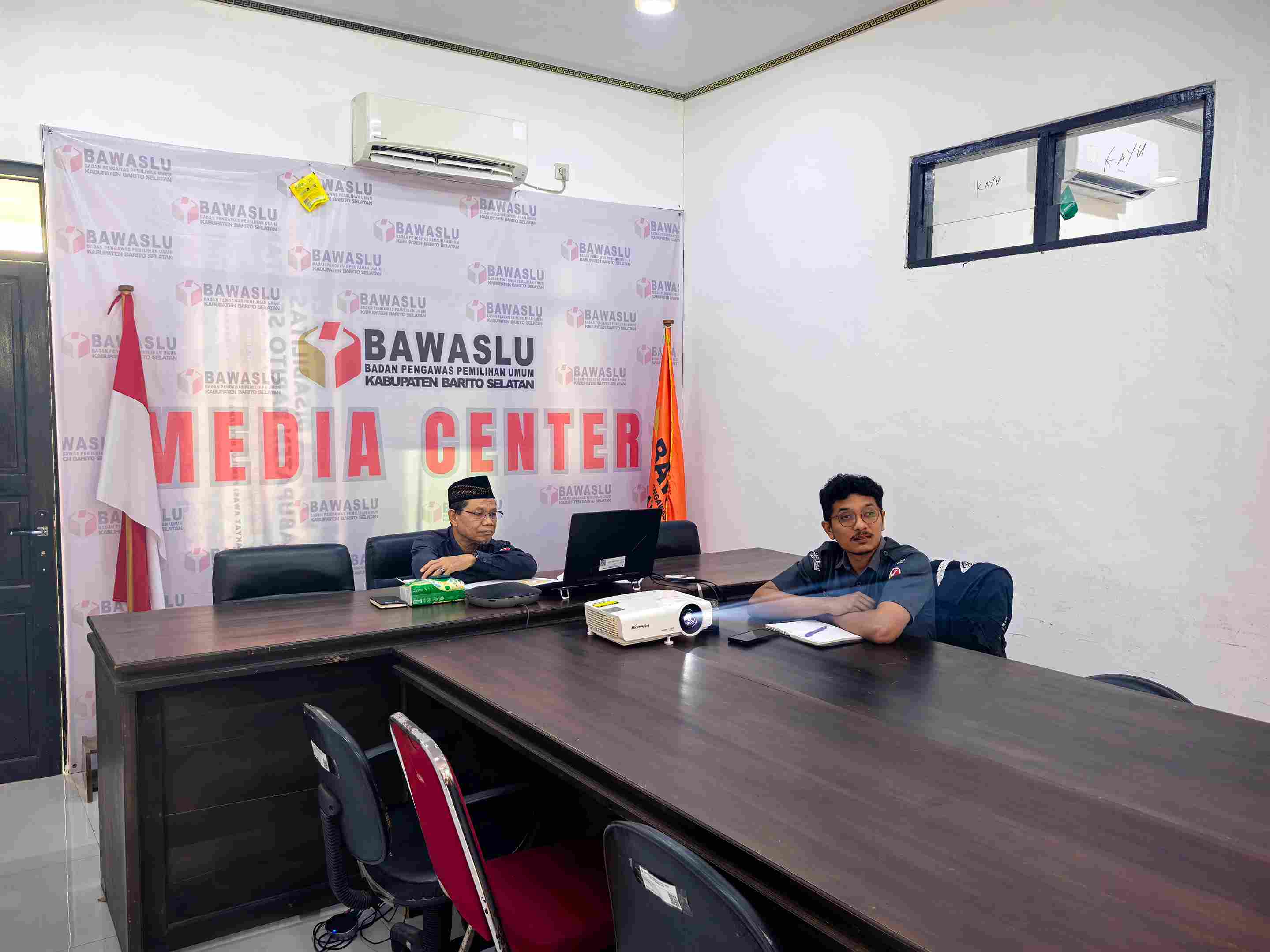  Drs. Su’aib, M.A.P. (Anggota Bawaslu Kabupaten Barito Selatan)