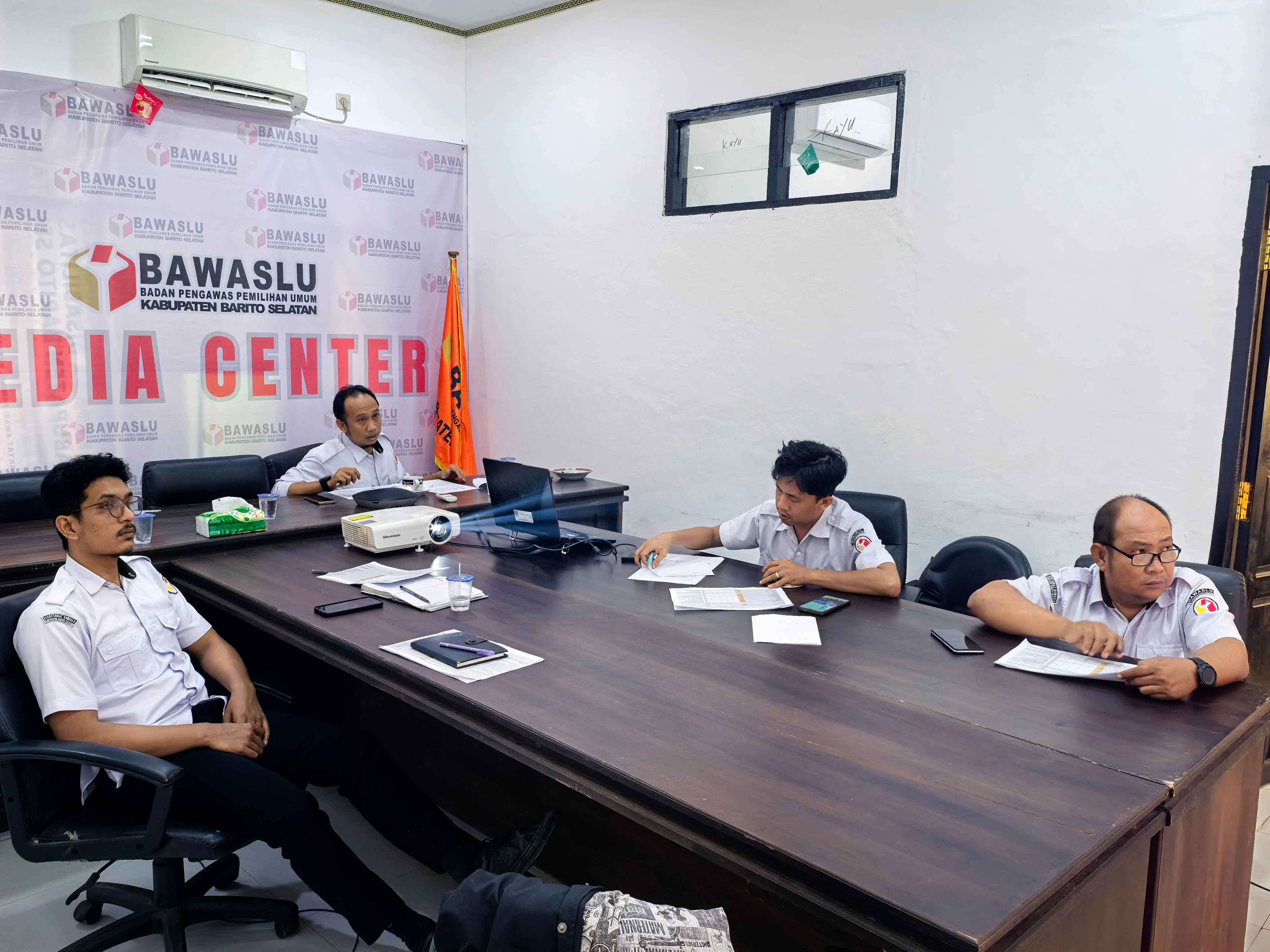 Foto Rapat Tindak Lanjut Komponen Pengelolaan Standar Layanan Publik Penanganan Pelanggaran Pemilu, Rabu, (16/09/2026) 