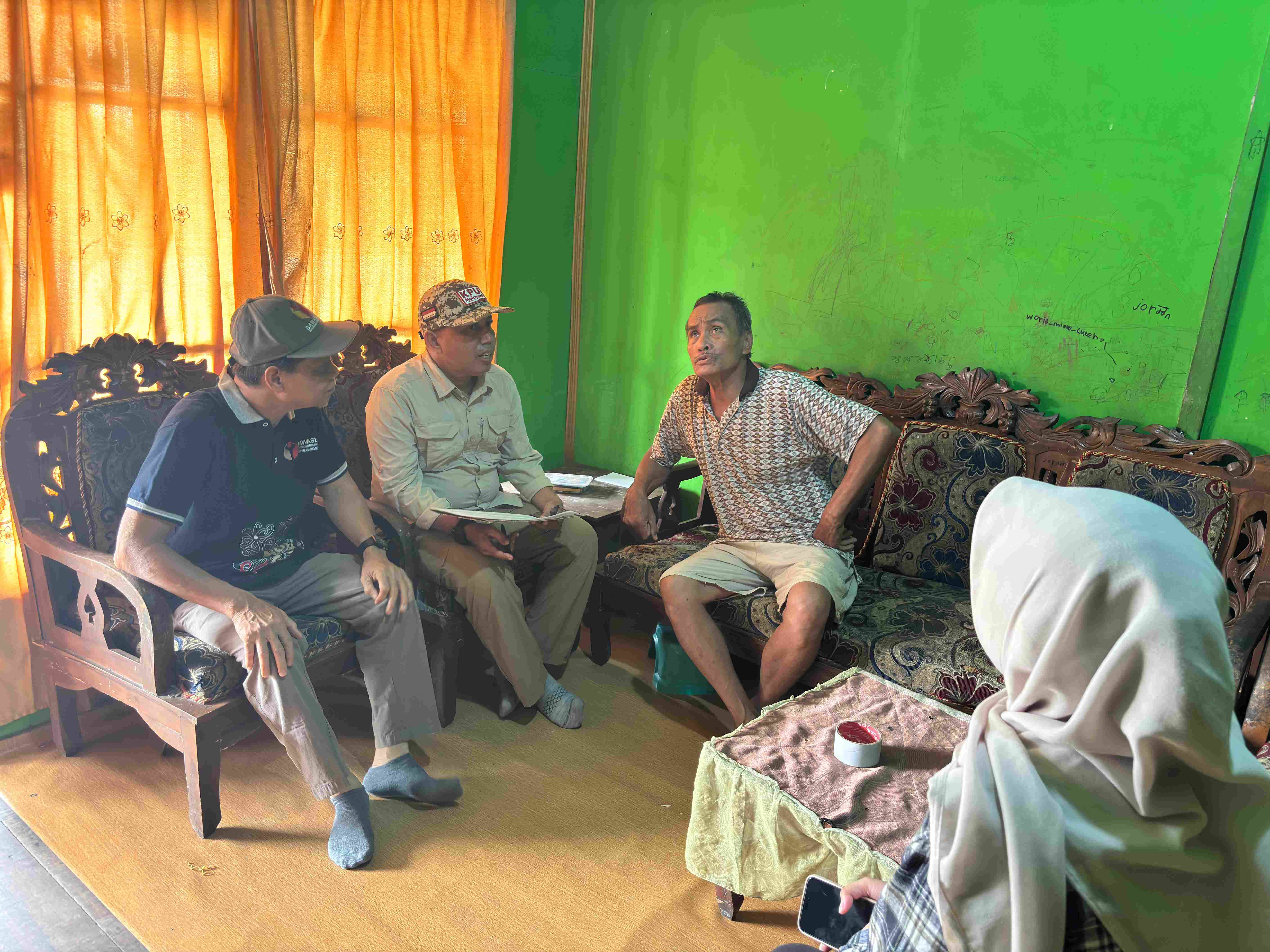 Pastikan Data Akurat, Bawaslu Kabupaten Barito Selatan Lakukan Pengawasan PDPB di Dusun Selatan