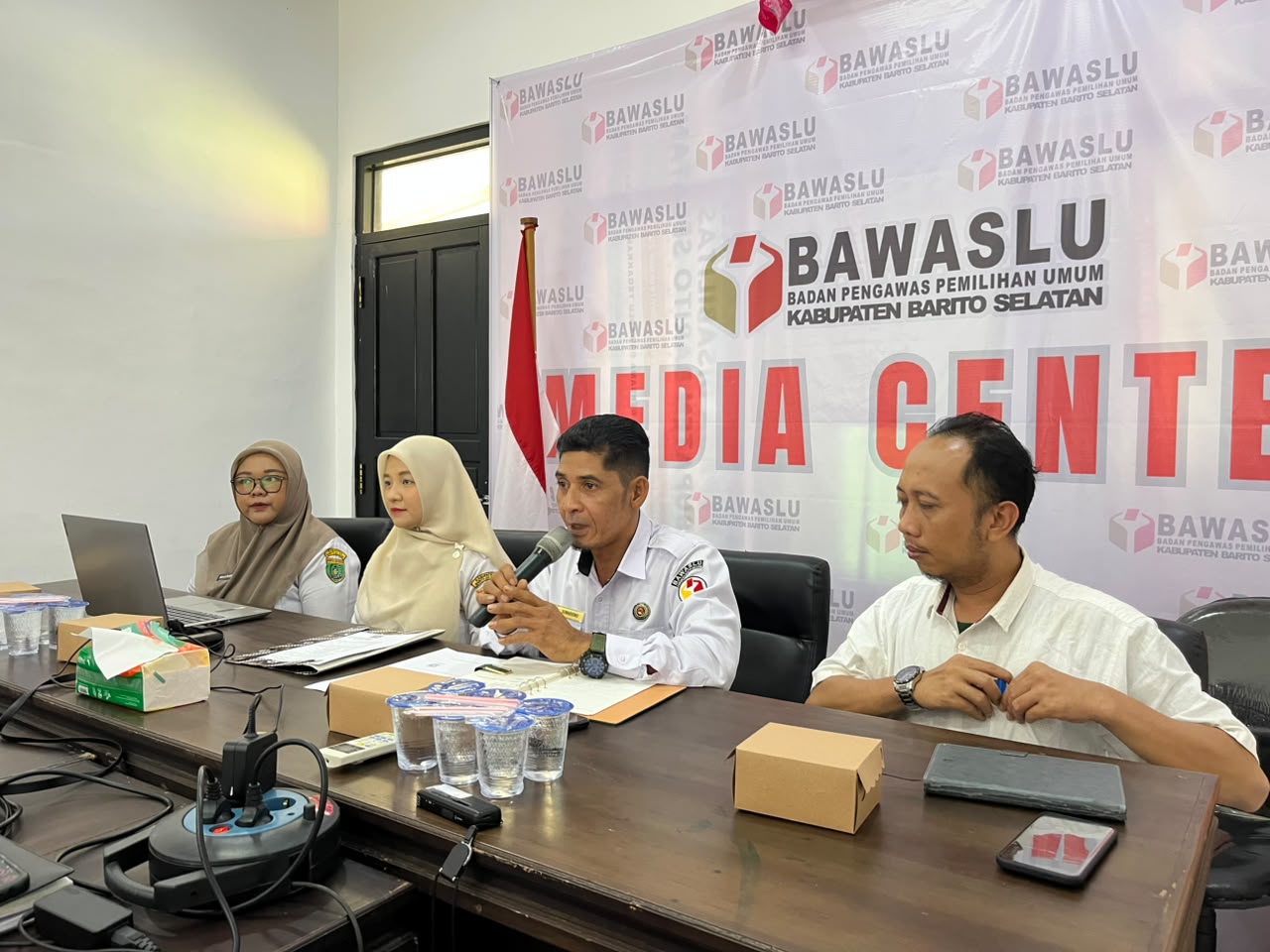 Bawaslu Barito Selatan Gelar Rakor Penguatan Kearsipan, Dorong Tertib Administrasi dan Penerapan Aplikasi SRIKANDI.