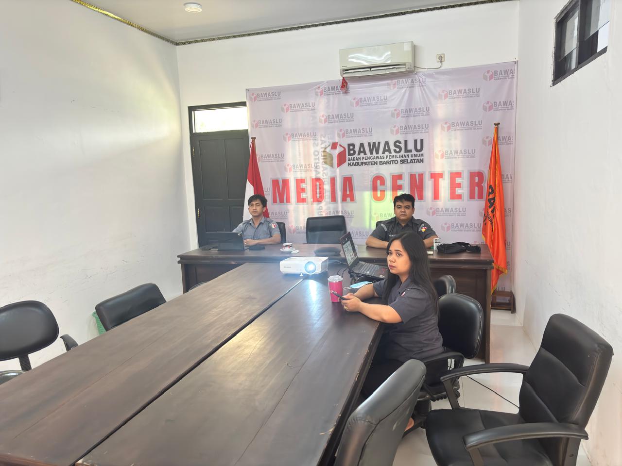 Bawaslu Barito Selatan Ikuti Bimtek Pengoperasian Aplikasi CERMAT E-Monev IKU 2026