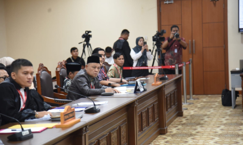 Majelis sidang gugatan sengketa hasil untuk tujuh daerah yang melaksanakan Pemungutan Suara Ulang (PSU) Pemilihan 2024 di Mahkamah Konstitusi (MK), Jumat (25/4/2025).
