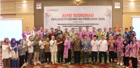 Hadir Abhan sebagai narasumber kegiatan Rakor Evaluasi Pengawasan Pemilihan 2024 yang di selenggarakan oleh Bawaslu Kalteng di Aquarius Boutique Hotel Palangka Raya, Rabu (5/3/2025). Foto : Danny Tri
