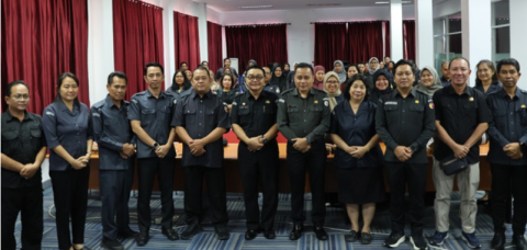 Kepala Sekretariat Bawaslu Kalteng Susilo pada saat memimpin rapat Konsolidasi Pengelolaan Keuangan Tahun 2025 dengan seluruh Bawaslu Kabupaten/Kota se-Kalimantan Tengah di Kantor Bawaslu Kalteng, Senin (3/2/2025). Foto : Nepi (Staf Analis Datin Bawaslu Kalteng)