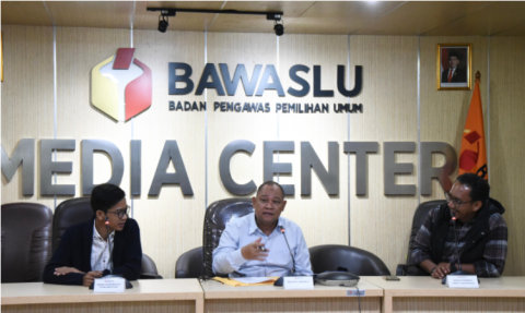 Anggota Bawaslu Totok Hariyono dalam diskusi publik bertajuk Hadapi Sengketa Pilkada di MK, Bawaslu Bisa Apa? yang diselenggarakan oleh Koalisi Pewarta Pemilu dan Demokrasi (KPPD) di Ruang Media Center Bawaslu, Selasa (14/1/2025).