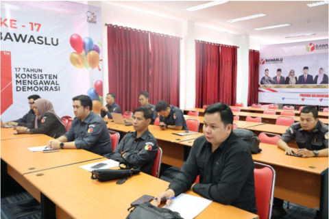 Ketua dan Anggota Bawaslu Kalteng pada Rakernis bersama Ketua dan Anggota Bawaslu Kabupaten Barito Utara di Aula Rapat, Palangka Raya, Selasa (21/4/2025). Foto : Danny Tri