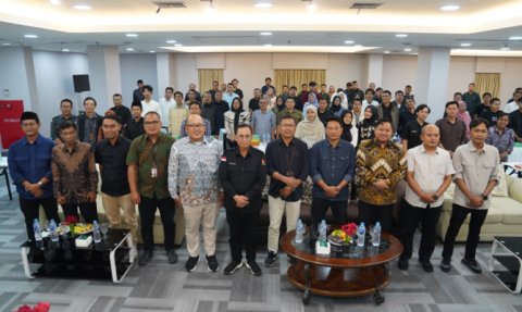 Anggota Bawaslu Puadi saat membuka Forum Literasi Keterbukaan Informasi Publik Pengawasan Pemilu dan Pemilihan di Tangerang, Selasa (10/9/2025).