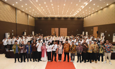 Anggota Bawaslu Lolly Suhenty saat menyampaikan arahannya dalam kegiatan Pendidikan Pengawas Partisipatif bertema Berfungsi dan Bergerak Untuk Pemilu 2029 yang Bermartabat, di Bogor, Jawa Barat, Jumat (1/8/2025) malam.