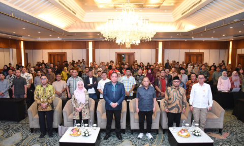 Anggota Bawaslu Herwyn JH Malonda saat membuka Rapat Perencanaan Program dan Anggaran Bawaslu Provinsi dan Bawaslu Kabupaten/Kota Pasca Instruksi Presiden Nomor 1 Tahun 2025 dan Putusan MK Tentang Pengawasan Pemungutan Suara Ulang (PSU) Pada Pemilihan tahun 2024 di Jakarta, Jumat (14/3/2025) malam.