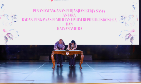 Ketua Bawaslu Rahmat Bagja dalam Konsolidasi Perempuan Pengawas Pemilihan Umum dan Masyarakat Sipil bertema Mewujudkan Ekosistem Pemilu Inklusif, Anti-Kekerasan, dan Berbasis Transformasi Digital di Jakarta, Minggu (21/12/2025) malam.