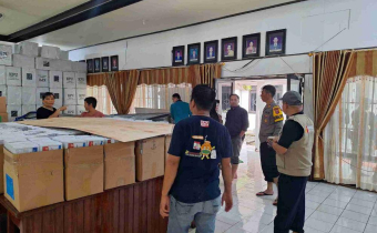 Aula KPU Kab.Barsel yang mengalami luapan air hujan 