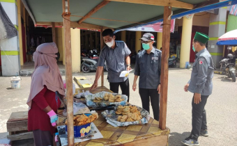 Bawaslu Kabupaten Barito Selatan Sosialisasi Pembagian Brosur posko penganduan masyarakat
