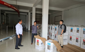 Pengawasan Pembongkaran dan Pengosongan Kotak Suara di Gudang 1 dan Gedung 2 KPU Kabupaten Barito Selatan.