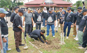 Penanaman Pohon Integritas ( Pohon Manggis) 