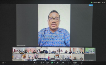 Kepala Sekretariat Bawaslu Kalteng, Karnalis gelar zoom ramah Tamah kepada selurur CPNS Bawaslu yang akan bertugas di lingkungan Sekretariat Bawaslu Kalteng dan Kabupaten/Kota secara daring, Senin (2/6/2025). Foto Tangkapan Layar: Nepi (Analis Datin Bawaslu Kalteng)