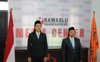 Bawaslu RI Lantik Kepala Sekretariat dan Kepala Subbagian Administrasi Bawaslu Barsel