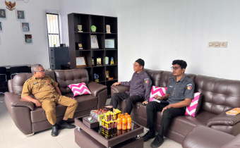 Foto Bawaslu Kabupaten Barito Selatan konsolidasi demokrasi bersama Dinas Komunikasi, Informatika, Statistik, dan Persandian (Diskominfosp) di Kantor Diskominfosp setempat, Selasa (02/06/2026).