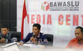 Foto Rapat Dalam Kantor (RDK) Pengelolaan Kehumasan, Peliputan dan Dokumentasi serta Informasi Publik Bawaslu Kabupaten/Kota di ruang rapat kantor Bawaslu Kabupaten Barito Selatan. Kamis, (04/06/2026)
