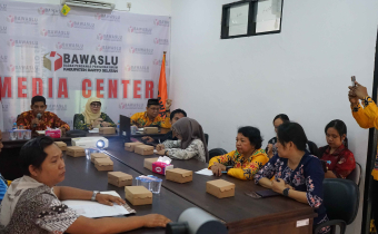 Foto Rapat Dalam Kantor (RDK) Pengawasan Pemutakhiran Data Pemilih Berkelanjutan (PDPB), Kamis (13/08/2026)