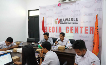 Rapat Manajemen SDM dan Kesekretariatan Bawaslu Barito Selatan Dorong Pelayanan Organisasi Profesional